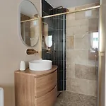 Heart Of 3 Bbedroom Queen Beds Ac Parking *