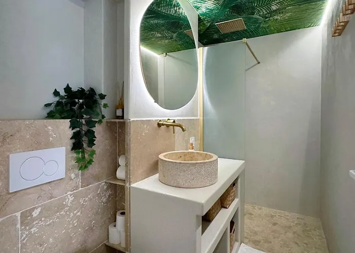 Heart Of 3 Bbedroom Queen Beds Ac Parking Αντίμπ