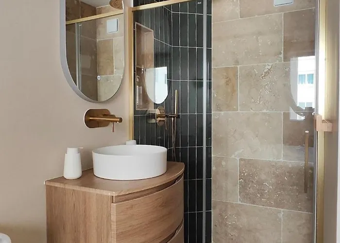 Heart Of 3 Bbedroom Queen Beds Ac Parking *